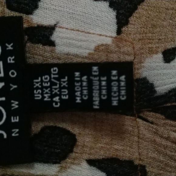 Jones New York leopard shirt. - Picture 3 of 6